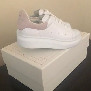 Alexander McQueen sneaker size 33